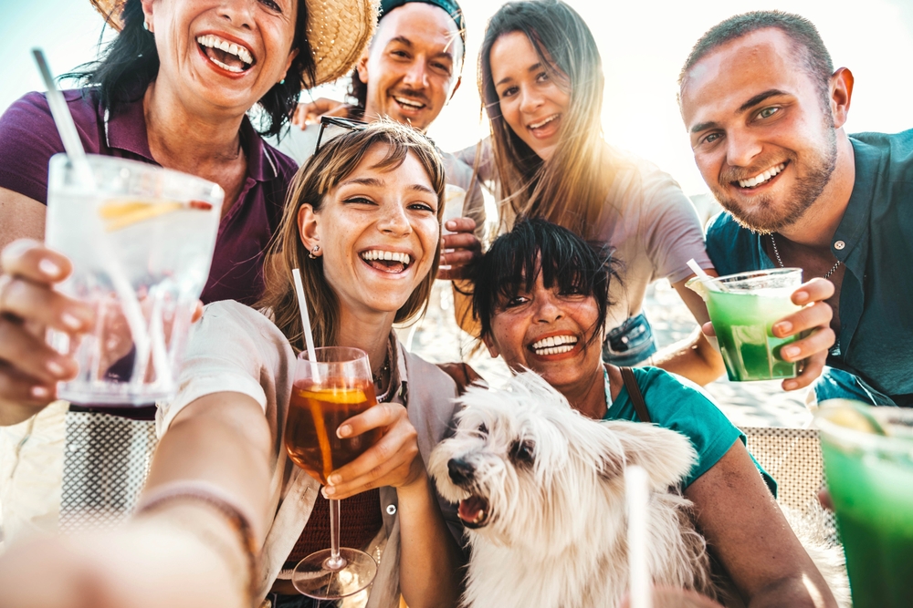Aperitivo con il cane: come cambiano locali e città